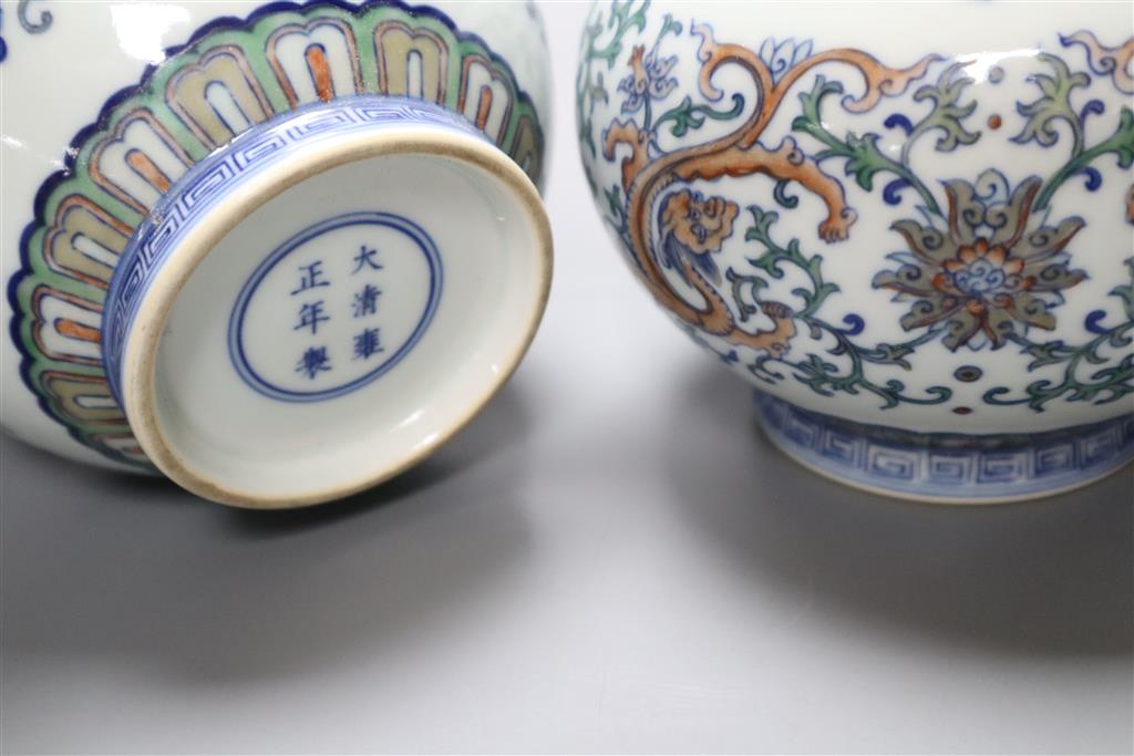 A pair of Chinese two-handled vases, height 15cm